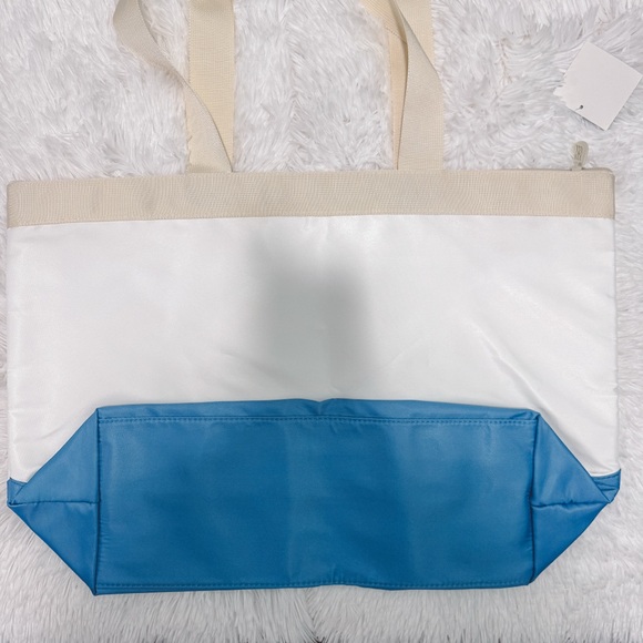 DISNEY CASTAWAY CLUB TOTE - Picture 2 of 2